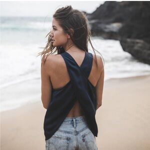 tentree inMotion open back sustainable crossover grey women’s large Tank Top